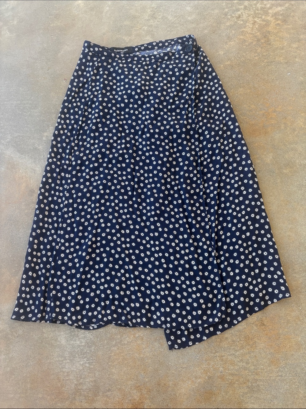 Reformation Betty wrap skirt- Size 8 - Picture 2 of 6